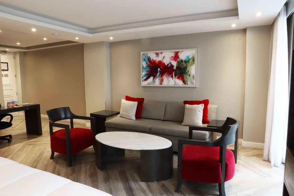 Junior Suite with Balcony or Terrace thumbnail 5