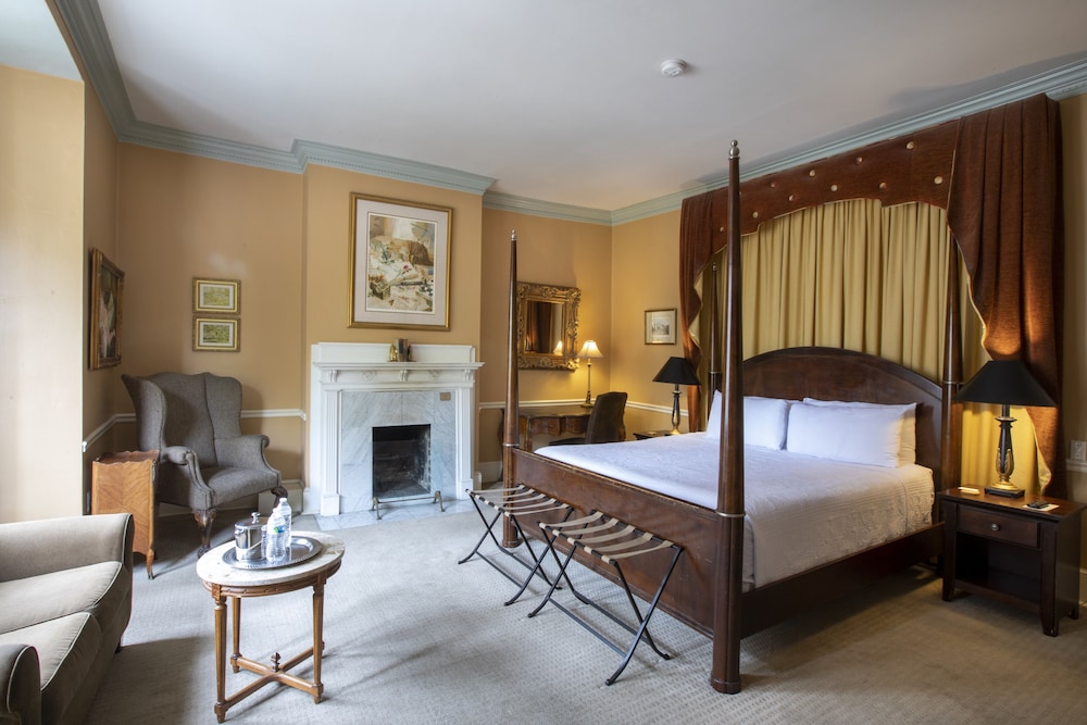 Luxury Room, 1 King Bed with Sofa bed, Non Smoking (204 Stafford)