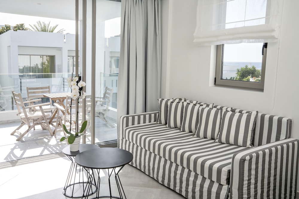 Suite, Multiple Beds, Sea View - Photo 5