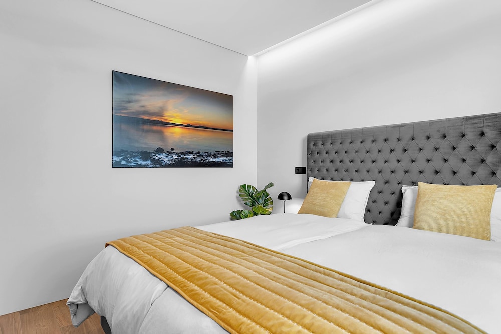 Junior Penthouse photo 1