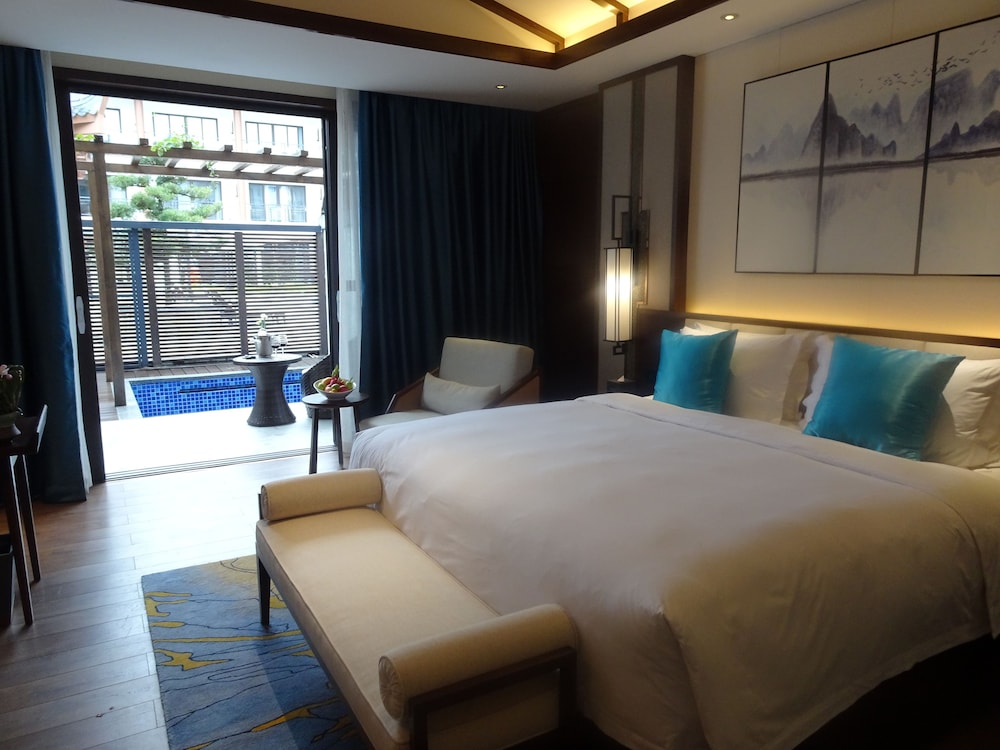 Superior Suite, 1 King Bed with Sofa bed, Non Smoking, River View (Rooftop Prospect) photo 2
