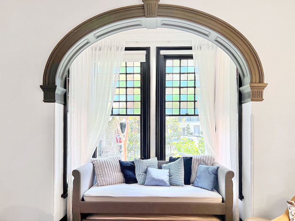Heritage Family Room Shared Bathroom