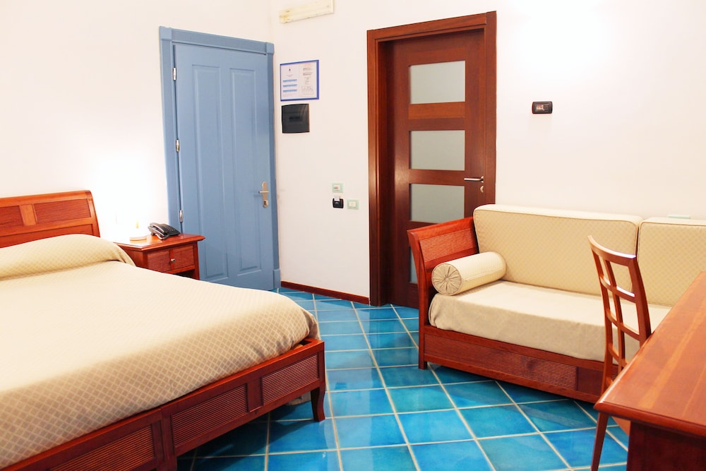 Classic Double Room - Photo 5