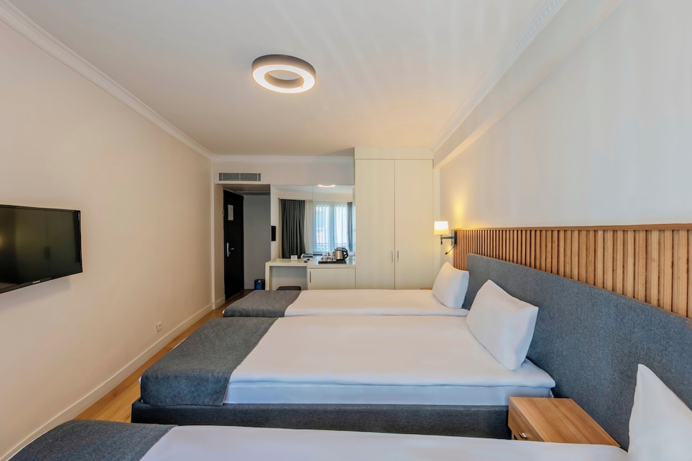 Standard Triple Room photo 2