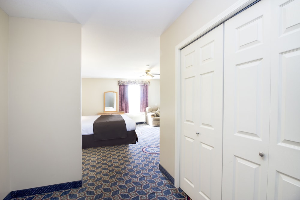 Deluxe Suite, 1 Queen Bed photo 1