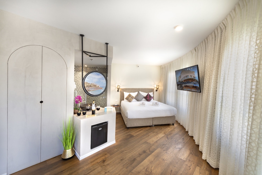 Deluxe Room, Balcony, City View photo 2