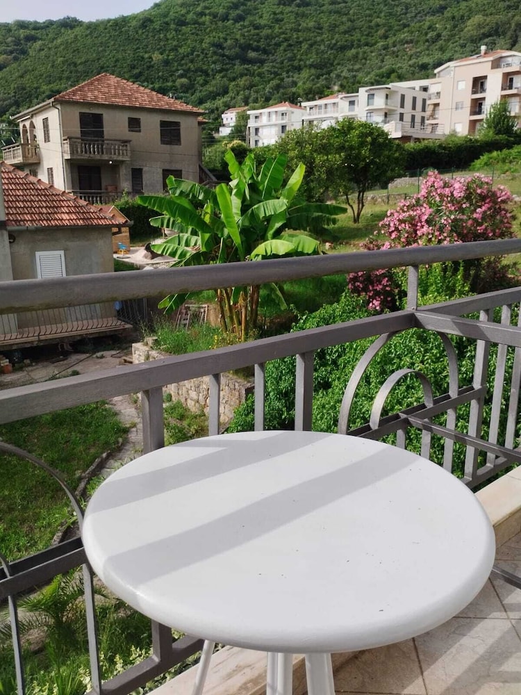 Double Balcony with side sea view photo 3