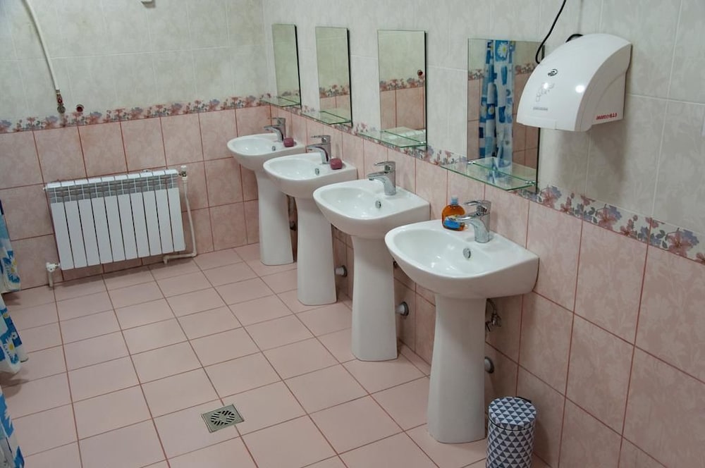Classic Triple Room, Shared Bathroom photo 2