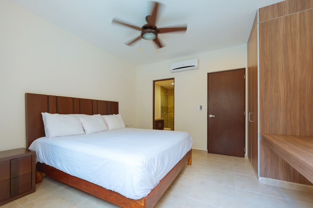 Comfort Condo, 2 Bedrooms, Pool Access, Poolside