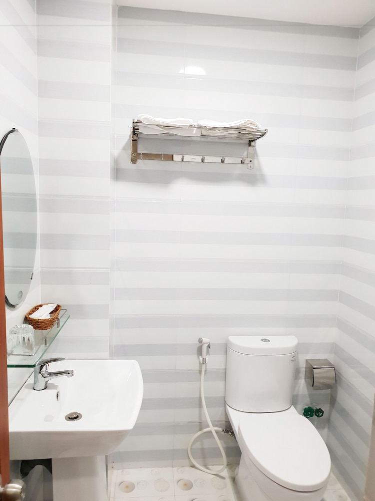 Standard Twin Room - Photo 9