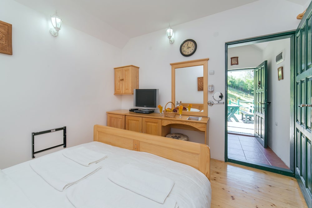 Classic Apartment, Terrace photo 3