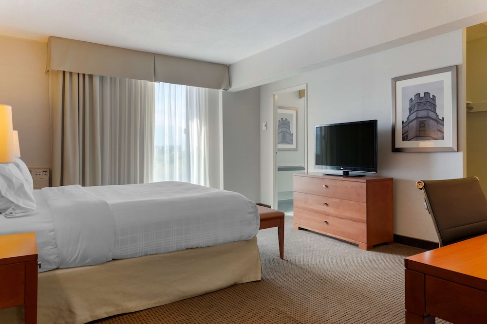 Suite, Multiple Beds, Non Smoking, Refrigerator & Microwave - Photo 3