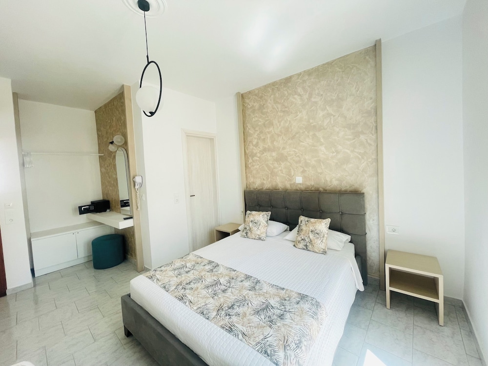 Superior Triple Room - Photo 2