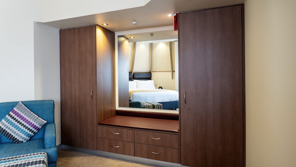 Suite, 1 Bedroom - Photo 1