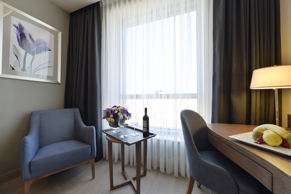 Standard Room, 1 Queen Bed with Sofa bed, City View
