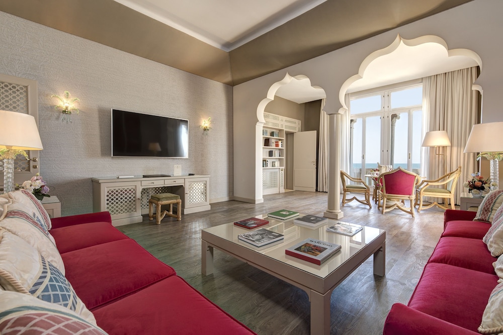 Presidential Suite thumbnail 6