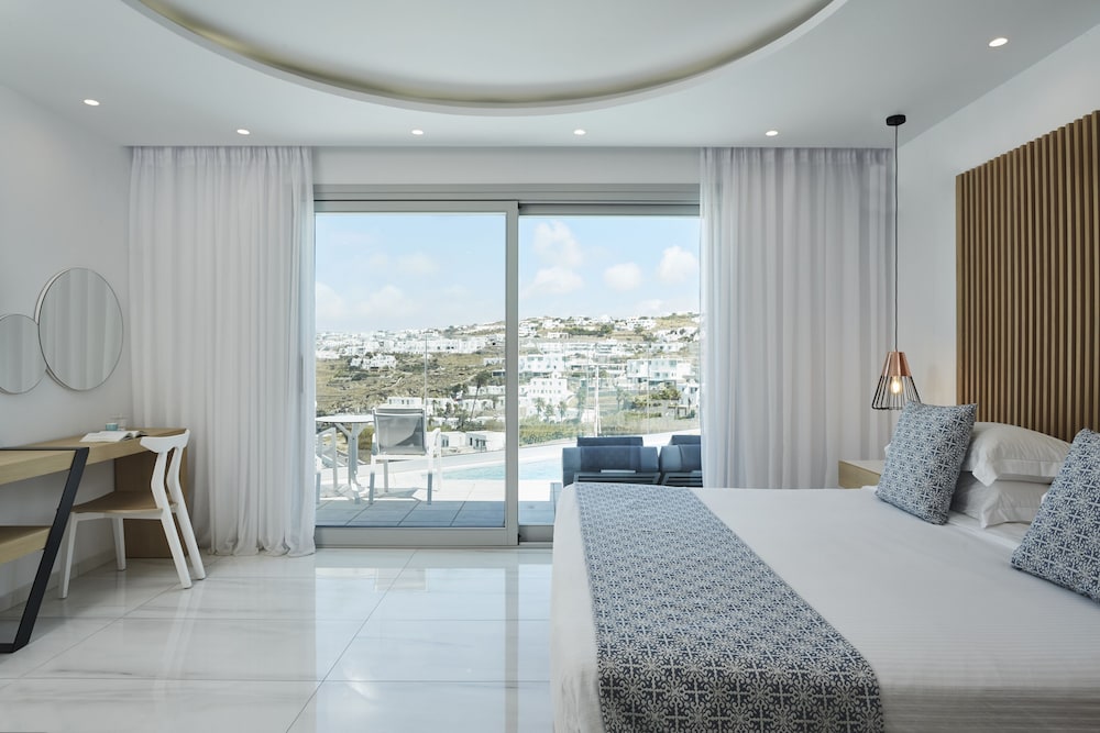 Suite (Semi-Private pool (Panorama)) photo 1