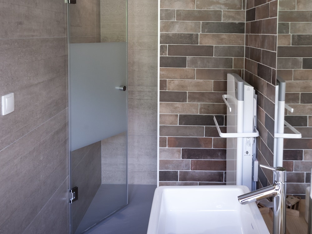Standard Quadruple Room, Ensuite photo 2