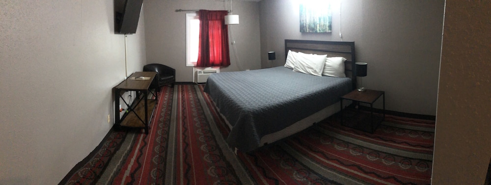 Standard Room, 1 King Bed, Non Smoking photo 1