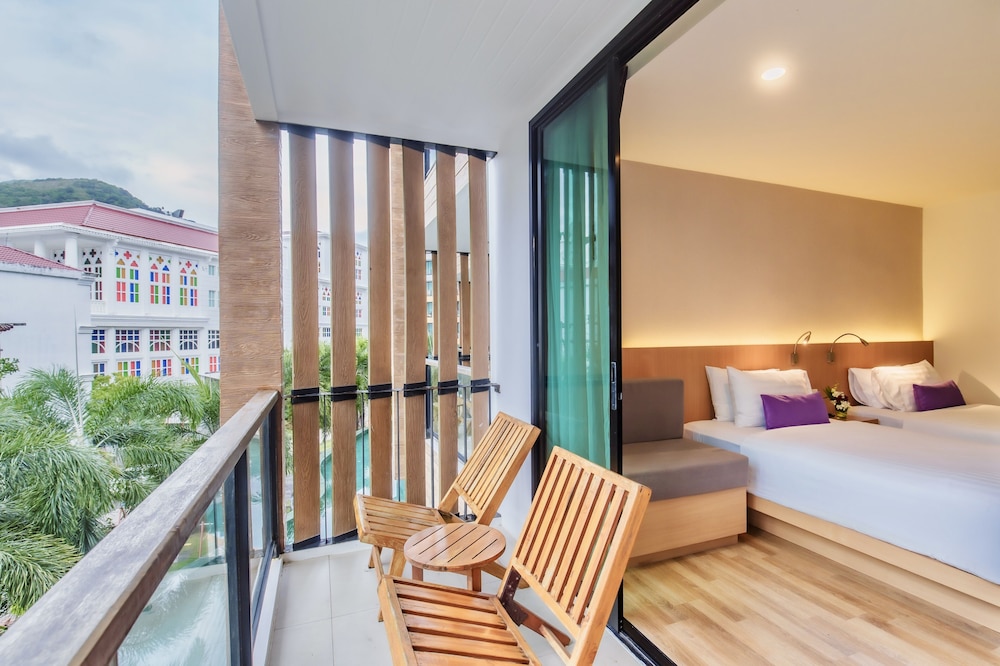 Deluxe Twin Room with Balcony photo 3