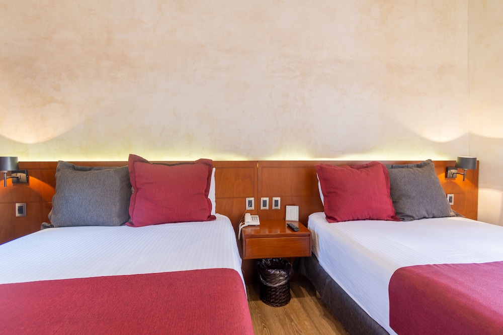 Elite Double Room, 2 Double Beds photo 3
