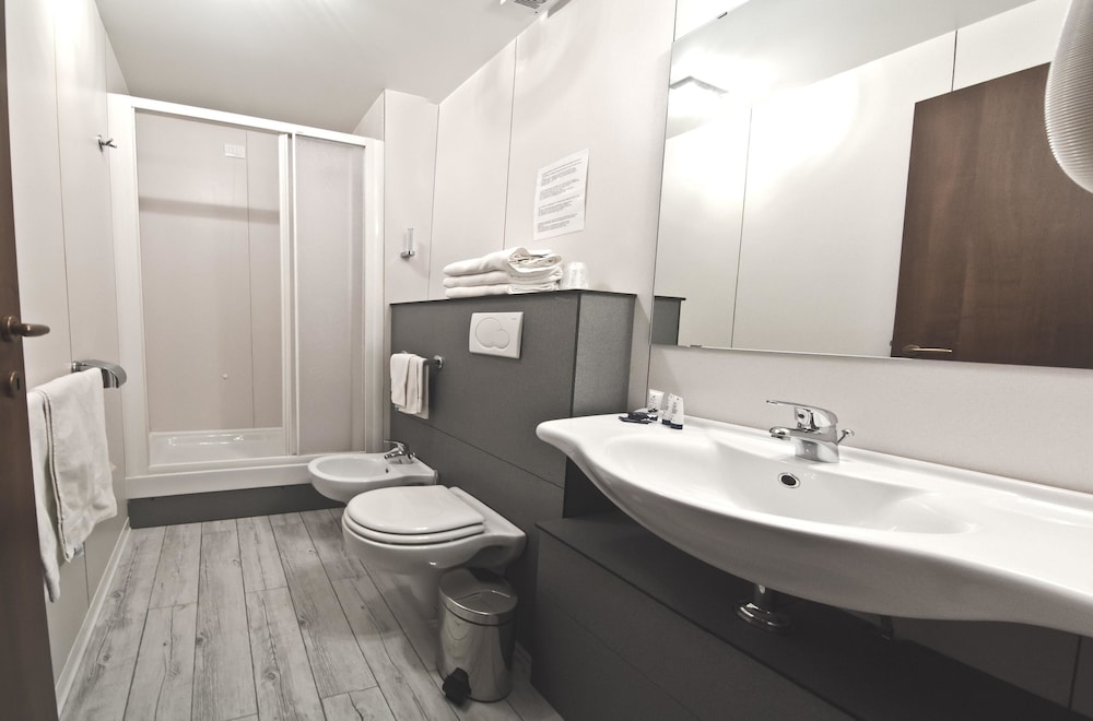 Quadruple Room - Photo 5