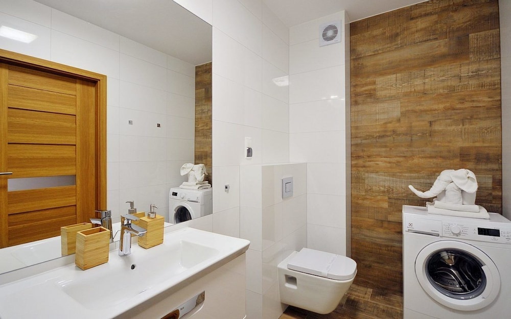 Deluxe Apartment, 2 Bedrooms, Park View (A109) photo 3
