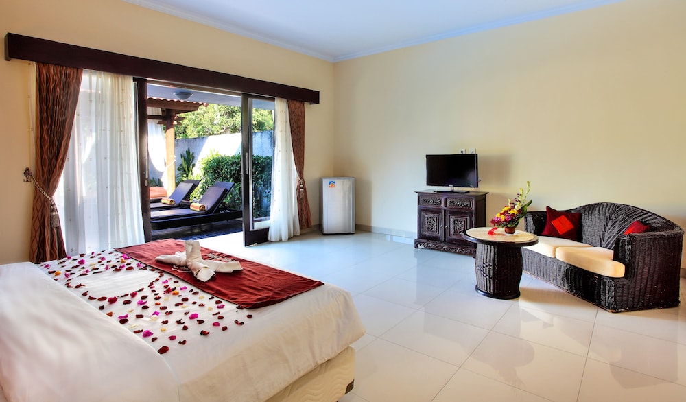 Family Villa, 1 King Bed, Pool View, Beachfront