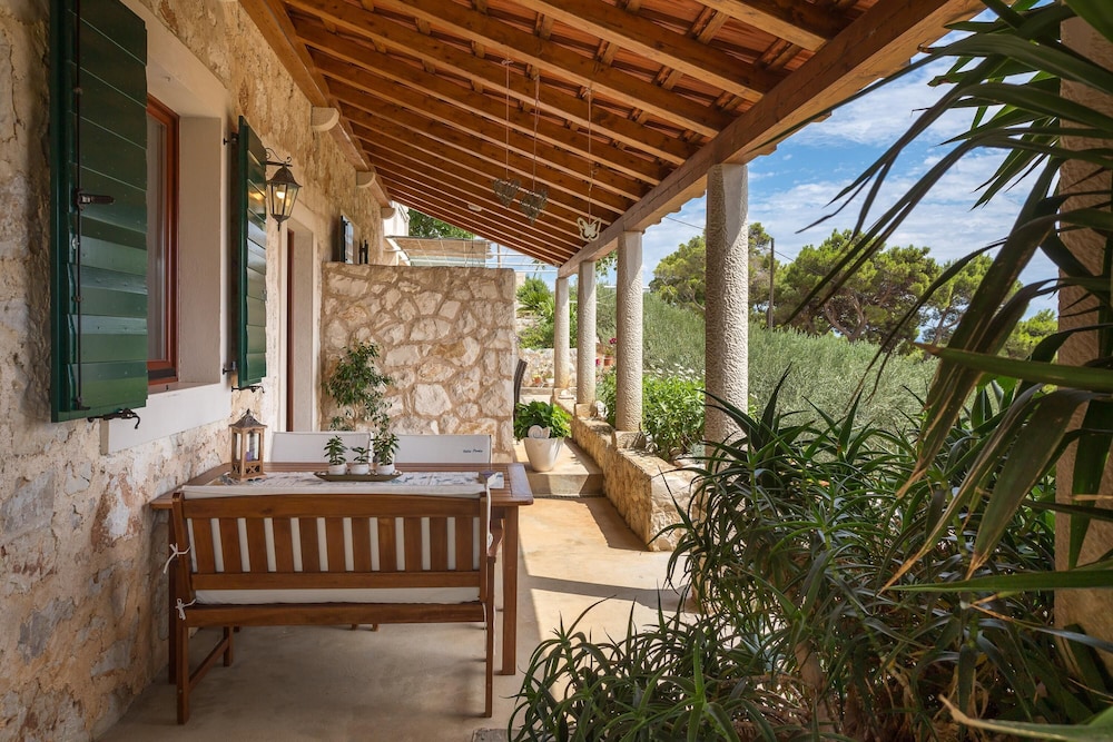Standard Apartment, 1 Bedroom, Private Pool, Sea View photo 3