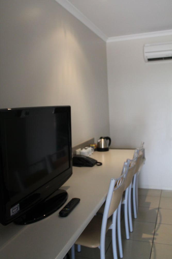 Executive Studio, Non Smoking (Executive Queen  + Single) photo 1