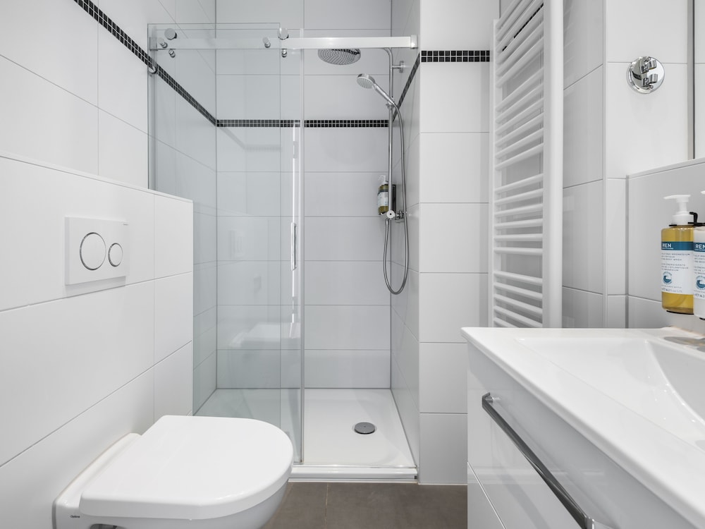 Large Studio, Kitchenette, Balcony - Photo 5