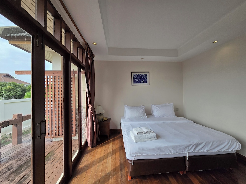 Garden Villa King photo 2