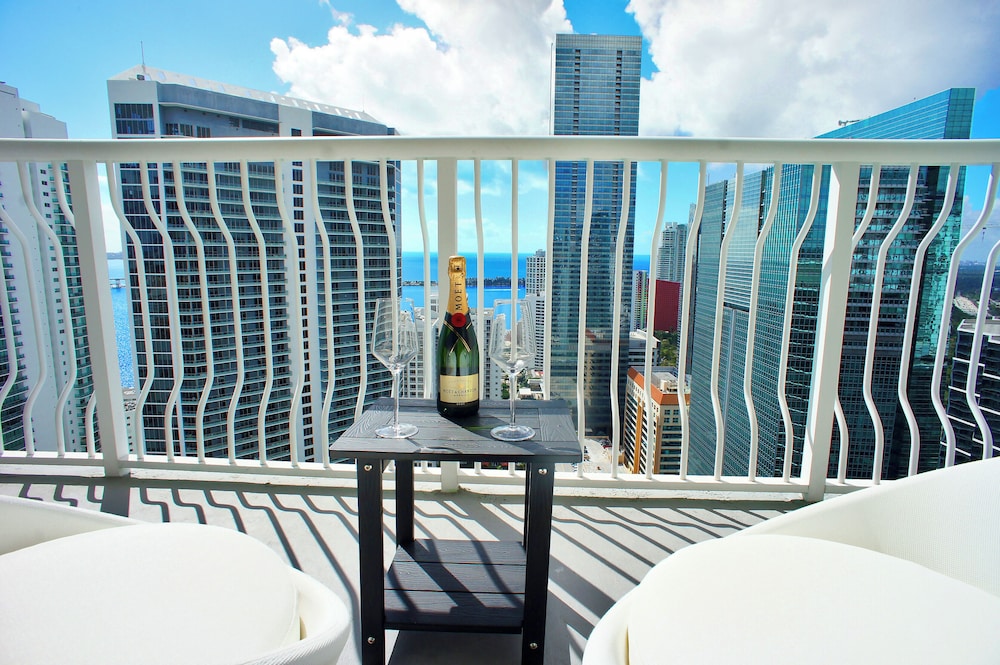 Luxury Condo, 1 Bedroom photo 3