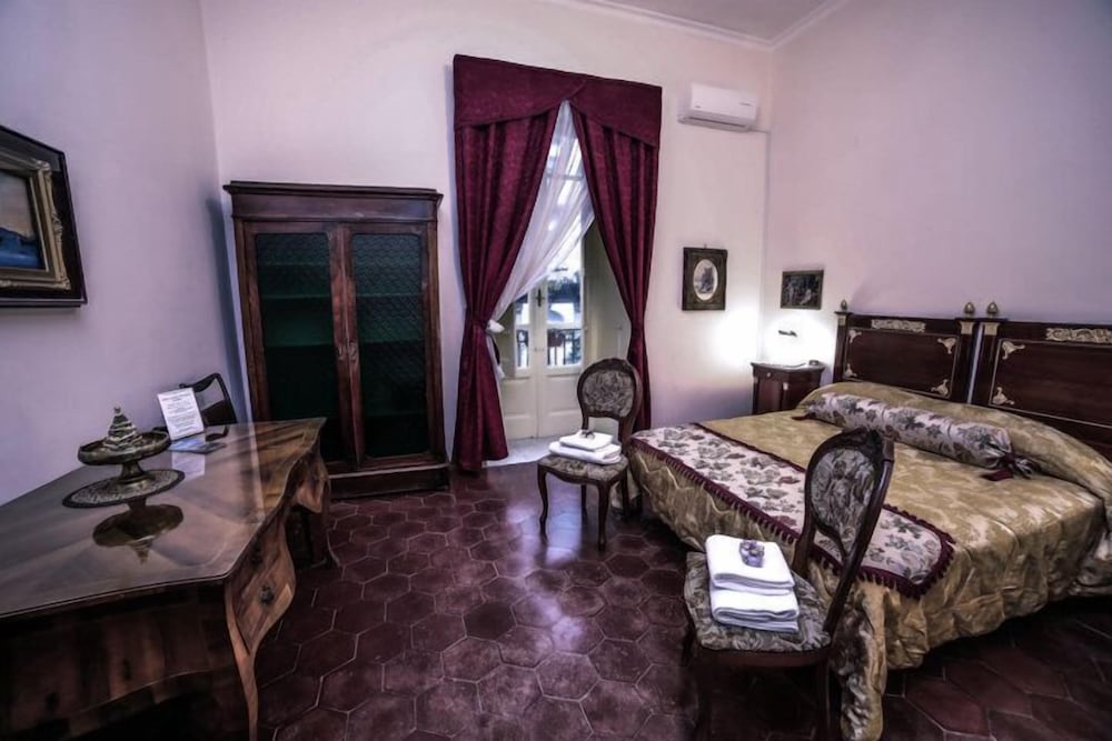 Double Room, Shared Bathroom (Seta balcony)