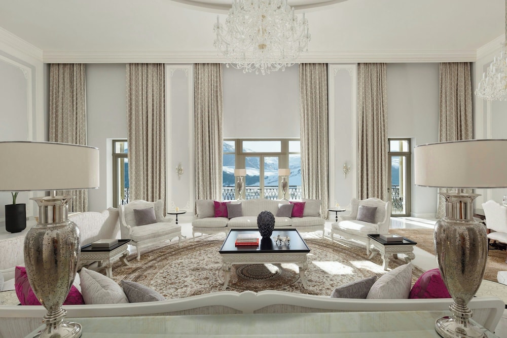 Presidential Room, 1 King Bed, Smoking