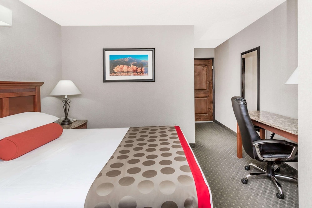 Standard Room, 1 Queen Bed, Non Smoking - Photo 4