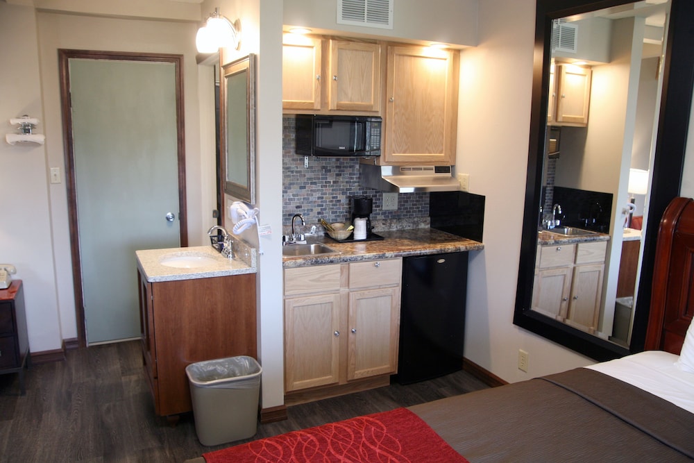 Basic Triple Room, City View photo 3