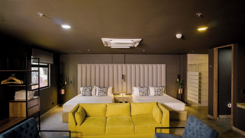 Superior Quadruple Room photo 2