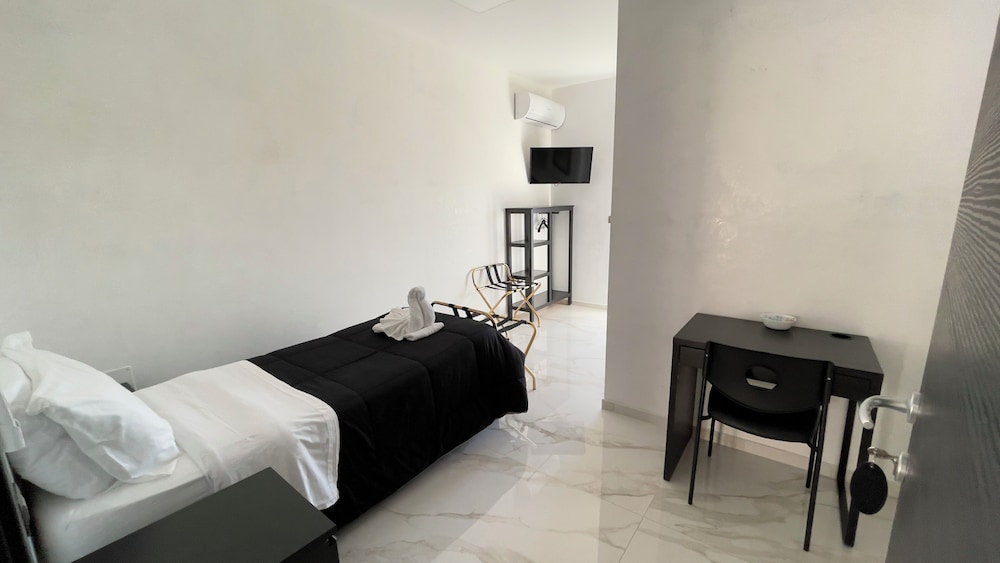 Luxury Single Room, Balcony, Mountain View