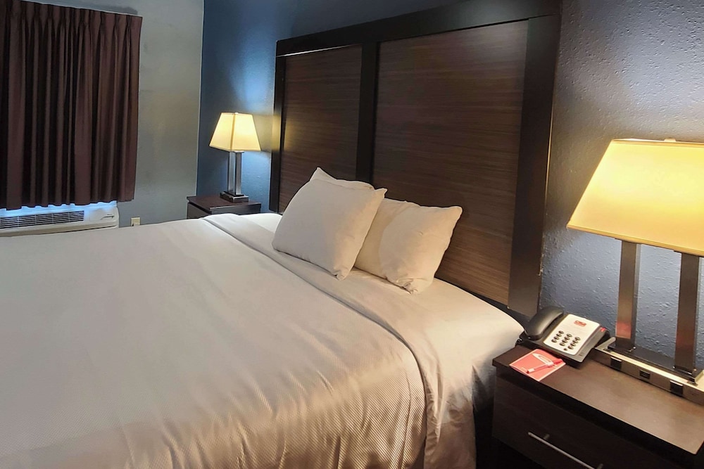 Room, 1 King Bed, Accessible, Non Smoking - Photo 2