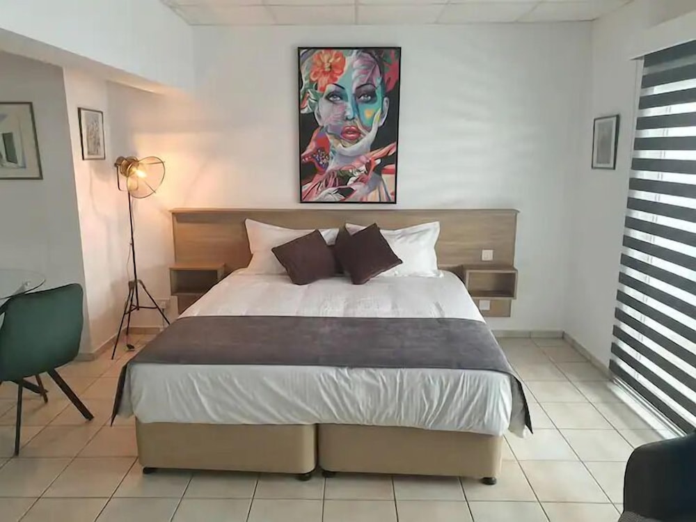Spacious Family Suite 203 photo 1