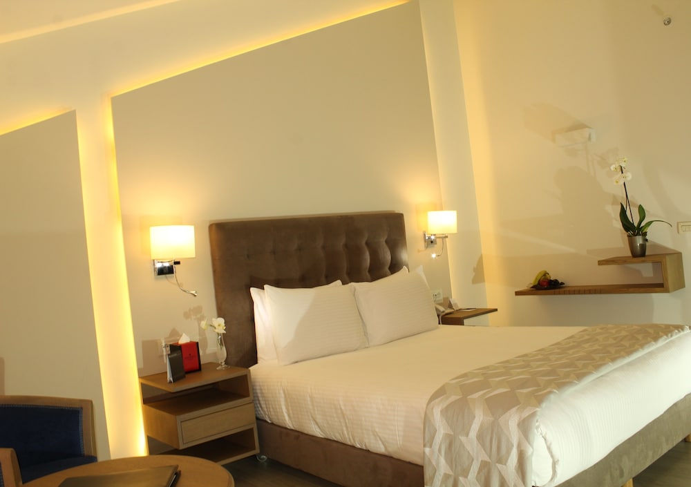 Classic Room, 1 Queen Bed (Top Floor)