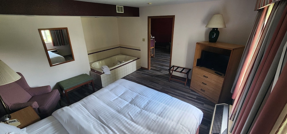 Suite, 1 King Bed With Sofa Bed (Jacuzzi) photo 3