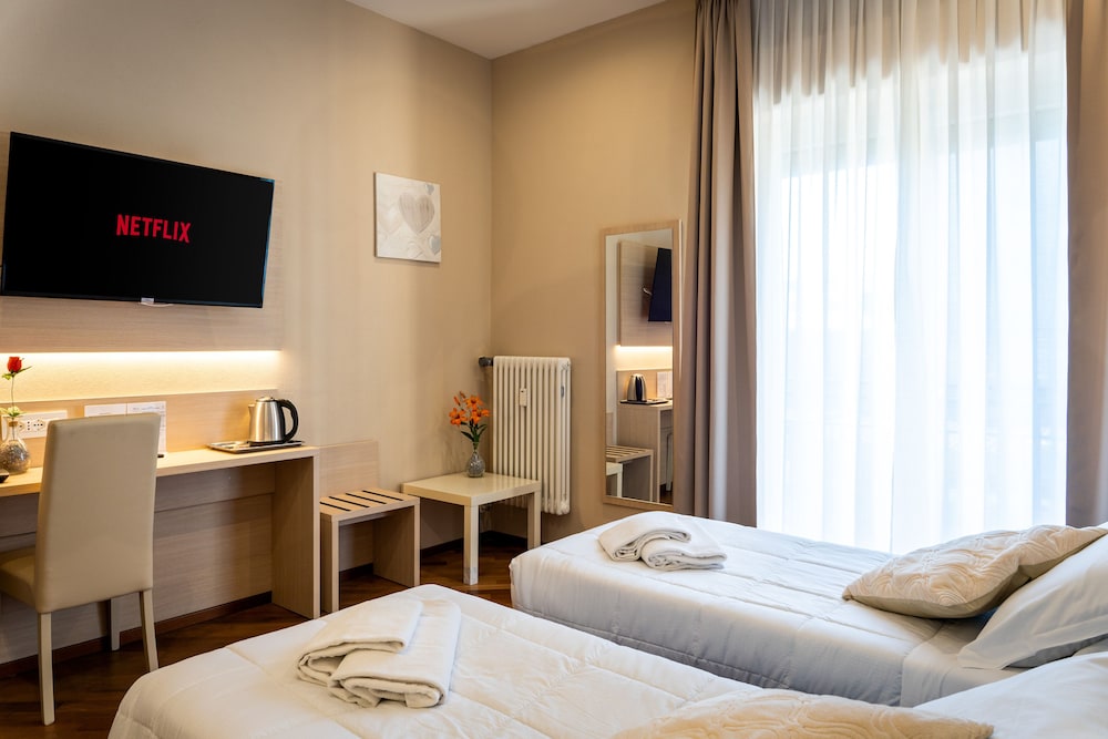 Double Room - Photo 6