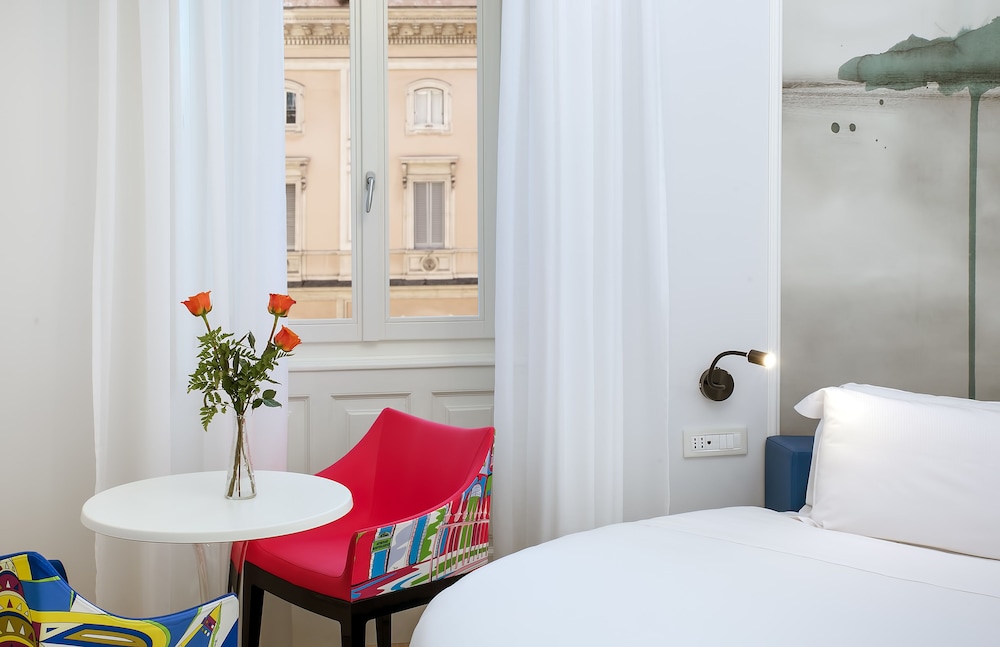 Design Room, City View thumbnail 6