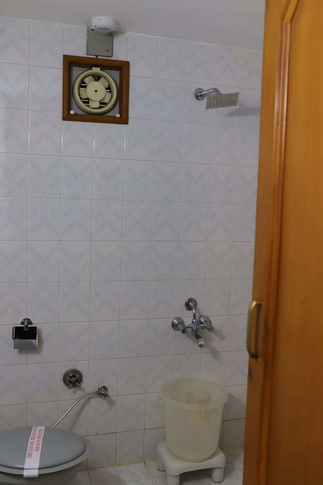 Economy Room - Photo 6