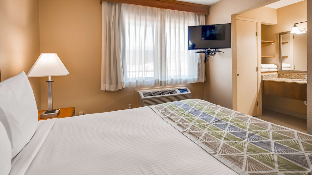 Standard Room, Multiple Beds, Non Smoking, No Pets photo 2