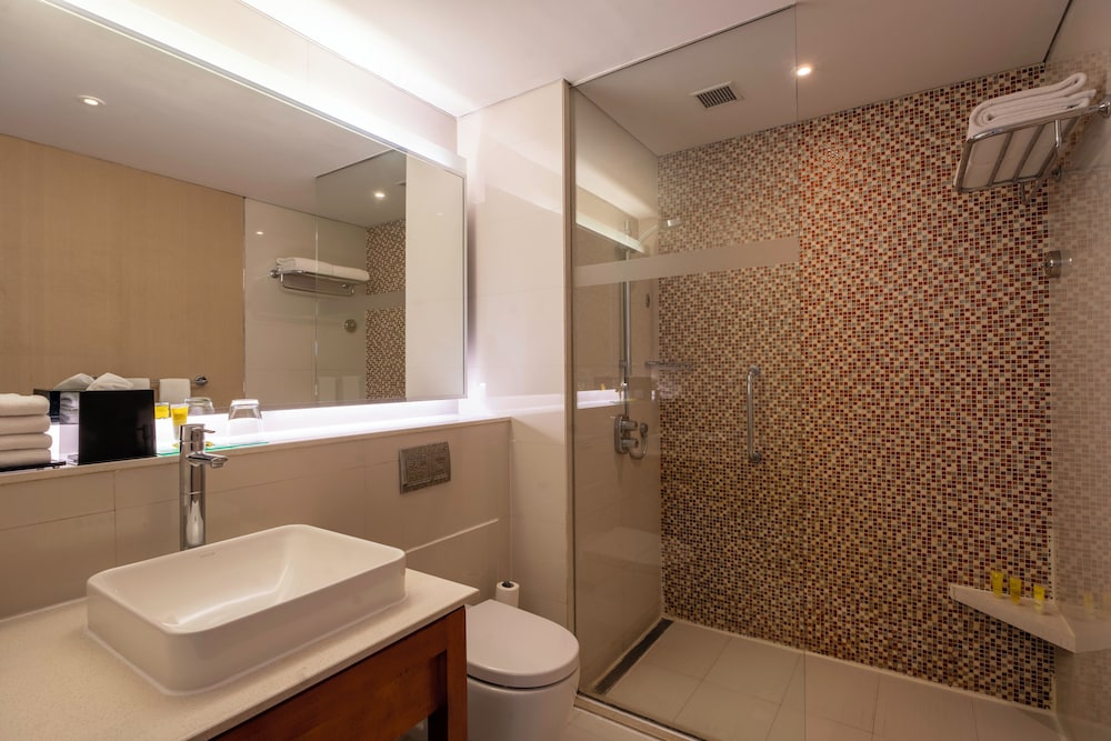 Room, 1 King Bed, Pool Access photo 3