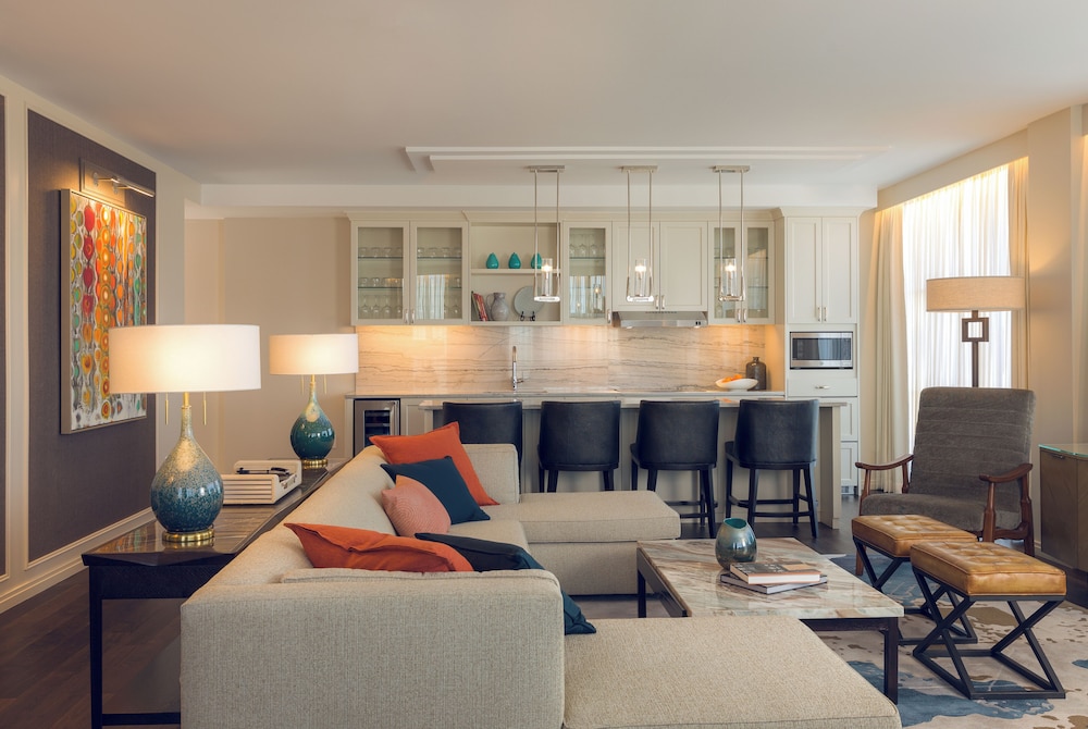 Suite, Accessible (Opus)