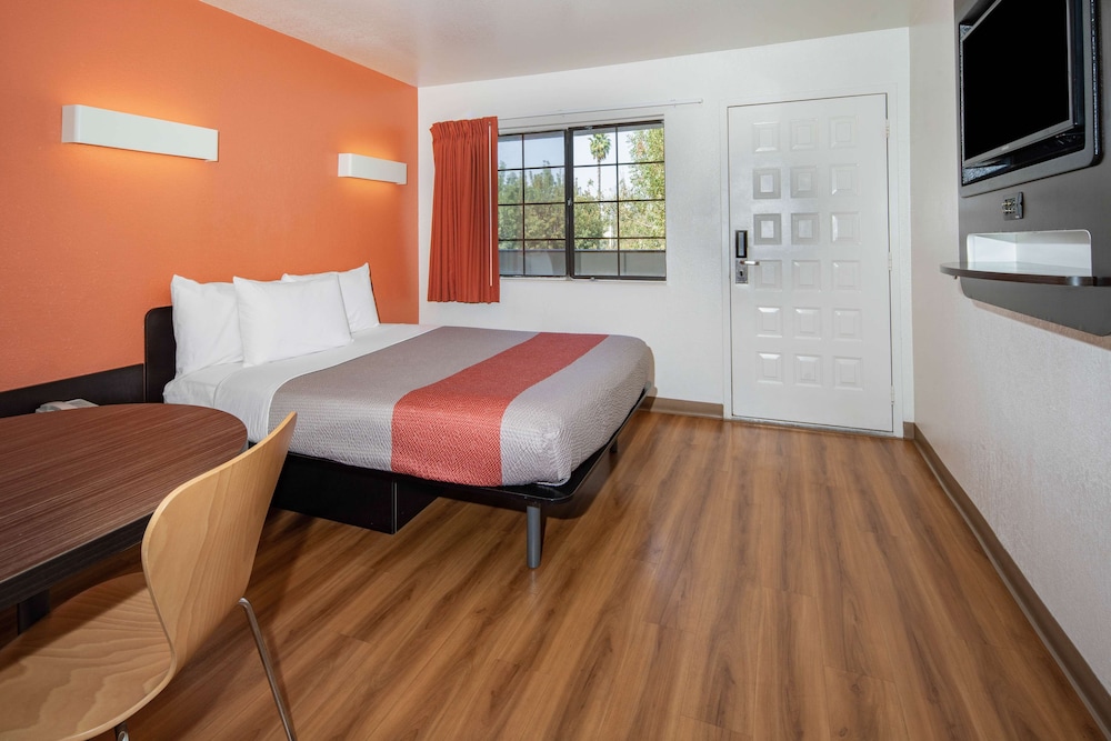 Standard Room, 1 Double Bed, Non Smoking photo 1